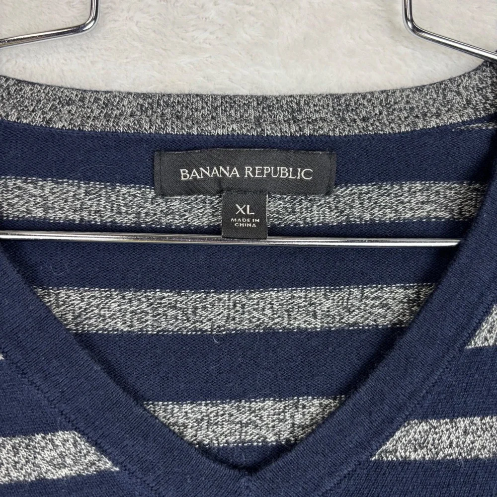 Banana Republic Mens XL Navy Blue Grey Striped Cashmere Blend V-Neck Sweater